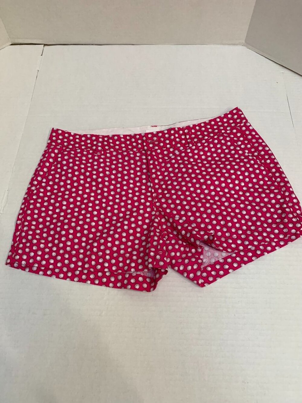 Old Navy Womens Size 8 Pink with Seashell Deisgn Short Shorts